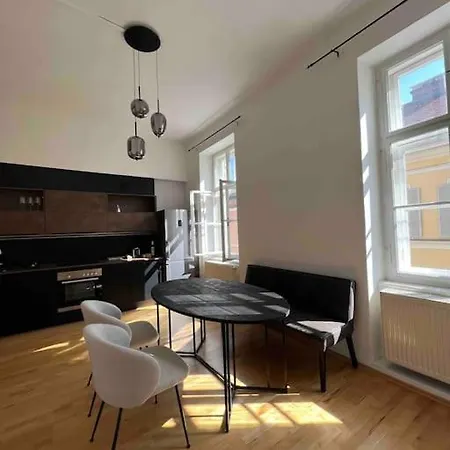 Altbauwohnung Im Univiertel! *