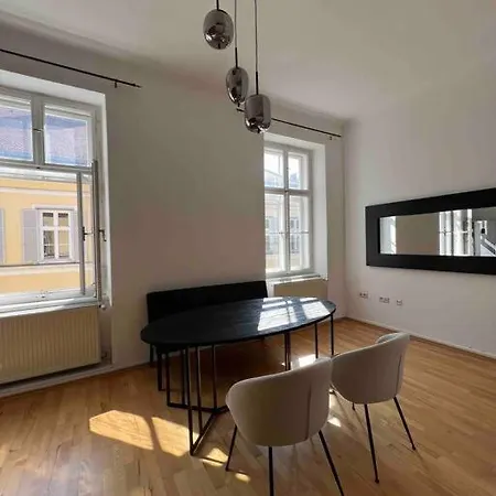 Altbauwohnung Im Univiertel! Apartament *
